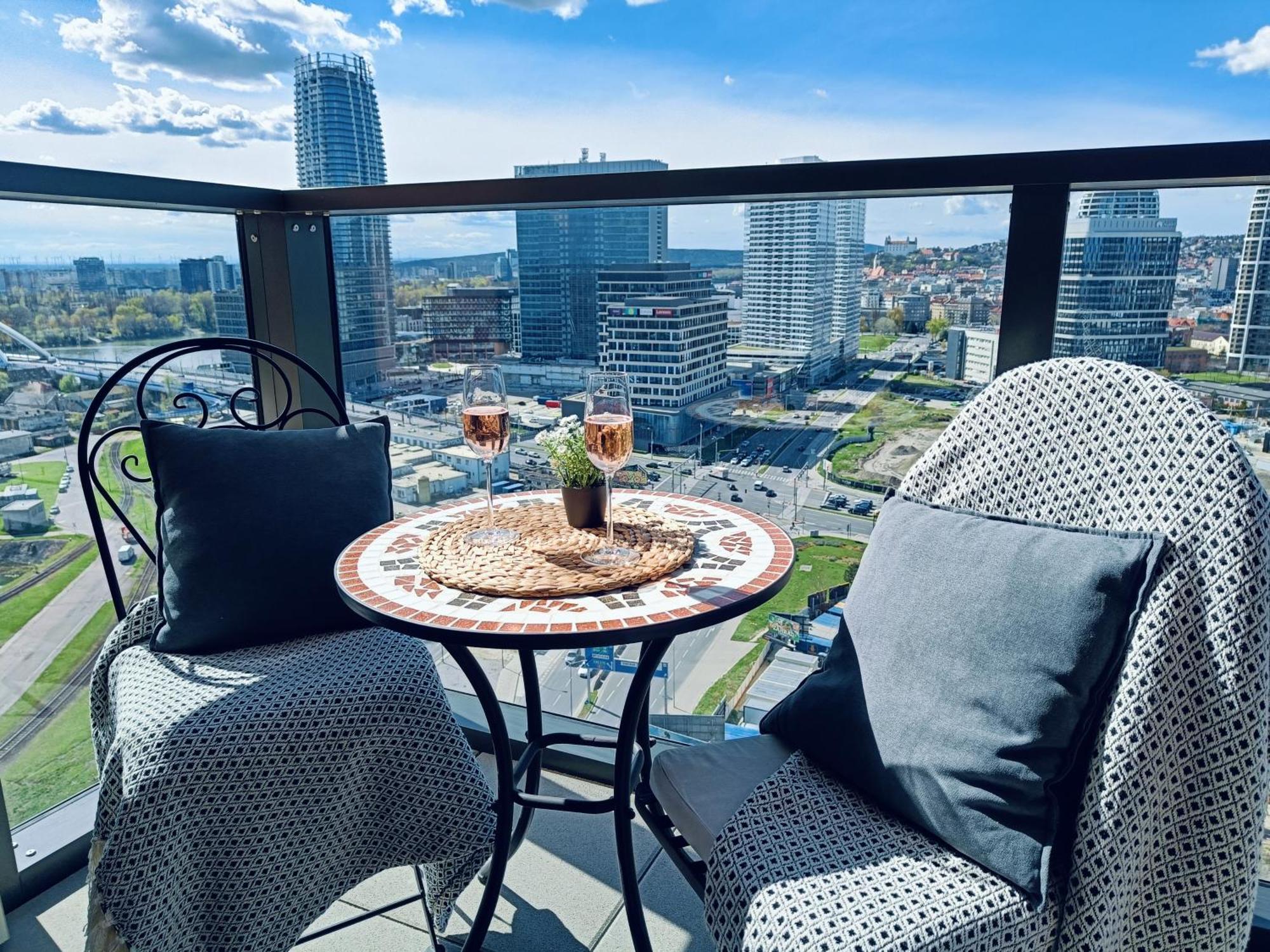 Sag 20th Floor Klingerka Castle View Free Parking Free Wifi Pressburg